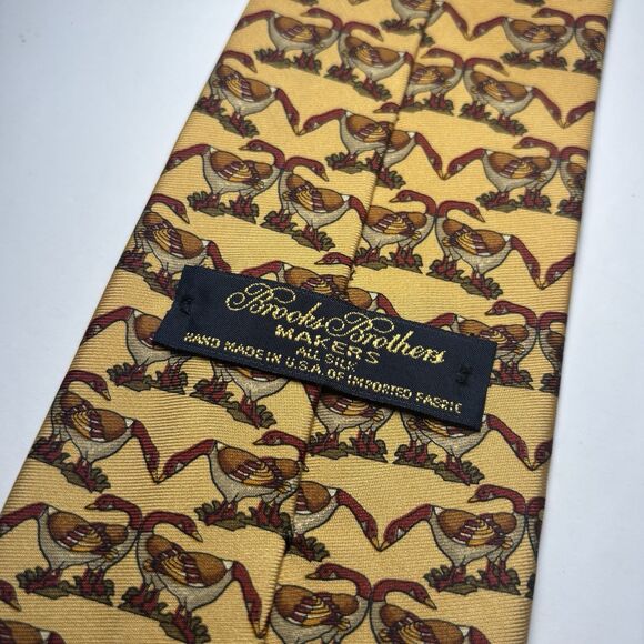 Brooks Brothers Goose Duck Mallard Pint Yellow Makers 100% Silk Men's Neck Tie - Picture 2 of 5